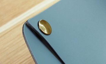 Kuldne trukkidega kinnis